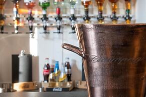 Lansdowne House with Private Car park