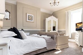 Lansdowne House with Private Car park