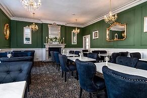 Lansdowne House with Private Car park