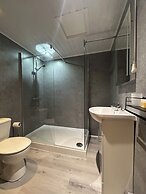 Lansdowne House with Private Car park