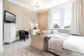 Lansdowne House with Private Car park