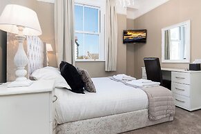 Lansdowne House with Private Car park