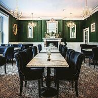 Lansdowne House with Private Car park