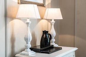 Lansdowne House with Private Car park