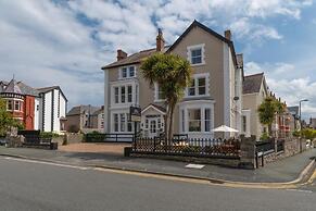 Lansdowne House with Private Car park