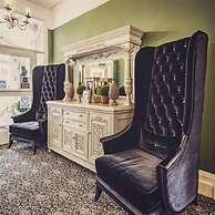 Lansdowne House with Private Car park