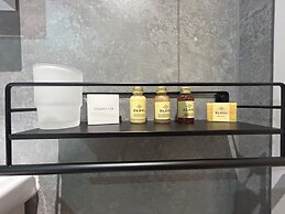 Lansdowne House with Private Car park