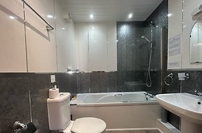 Lansdowne House with Private Car park