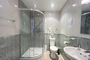 Lansdowne House with Private Car park