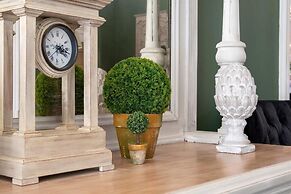 Lansdowne House with Private Car park