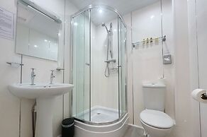 Lansdowne House with Private Car park