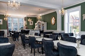 Lansdowne House with Private Car park