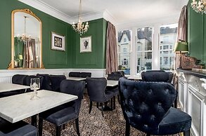 Lansdowne House with Private Car park