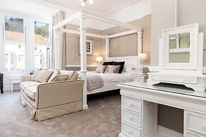 Lansdowne House with Private Car park