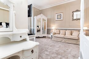 Lansdowne House with Private Car park