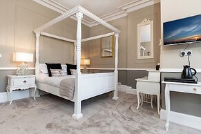 Lansdowne House with Private Car park