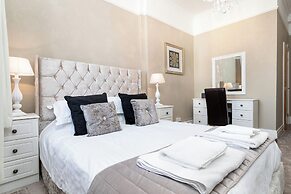 Lansdowne House with Private Car park