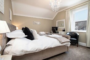 Lansdowne House with Private Car park