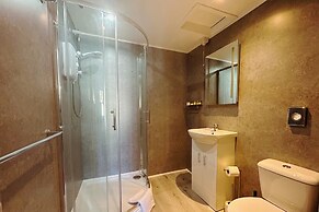 Lansdowne House with Private Car park