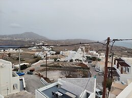 Akrotiri Cosy Studio with Patio and View