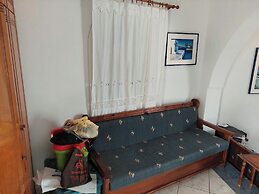Akrotiri Cosy Studio with Patio and View