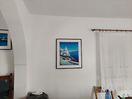 Akrotiri Cosy Studio with Patio and View