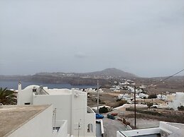 Akrotiri Cosy Studio with Patio and View