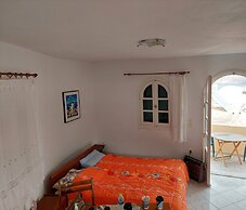 Akrotiri Cosy Studio with Patio and View