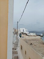 Akrotiri Cosy Studio with Patio and View