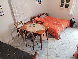 Akrotiri Cosy Studio with Patio and View