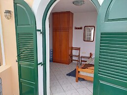 Akrotiri Cosy Studio with Patio and View