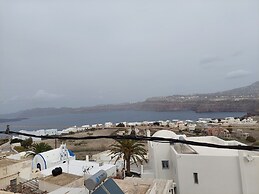 Akrotiri Cosy Studio with Patio and View