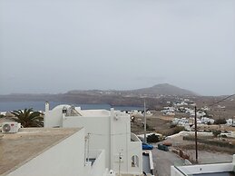 Akrotiri Cosy Studio with Patio and View