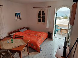 Akrotiri Cosy Studio with Patio and View