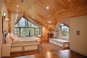 Tree of Life Lakeside Cottage Srinagar