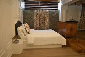 Tree of Life Lakeside Cottage Srinagar