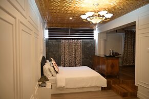 Tree of Life Lakeside Cottage Srinagar