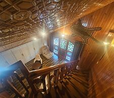 Tree of Life Lakeside Cottage Srinagar