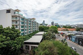 New Nordic Atrium by Apartwell