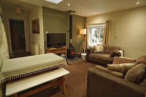 Kids Fun Farm Themed Bedroom in Cosy Cob Cottage