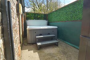 1 Bed 17th Century Stone Cottage in Rural Devon