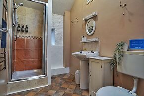 1 Bed 17th Century Stone Cottage in Rural Devon