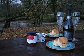 1 Bed 17th Century Stone Cottage in Rural Devon