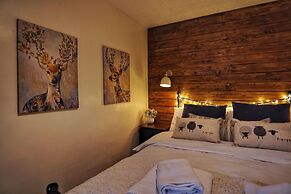 1 Bed 17th Century Stone Cottage in Rural Devon