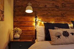 1 Bed 17th Century Stone Cottage in Rural Devon