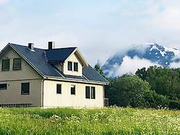 8 Person Holiday Home in Nuvsvag-by Traum
