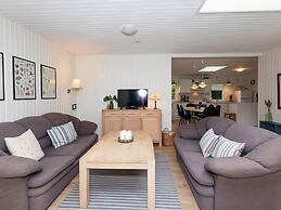 6 Person Holiday Home in Veslos