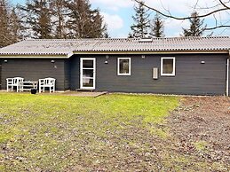 6 Person Holiday Home in Veslos