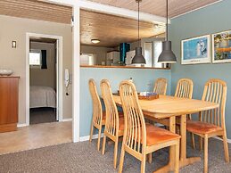 6 Person Holiday Home in Hemmet