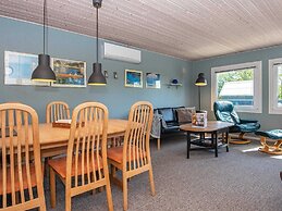 6 Person Holiday Home in Hemmet